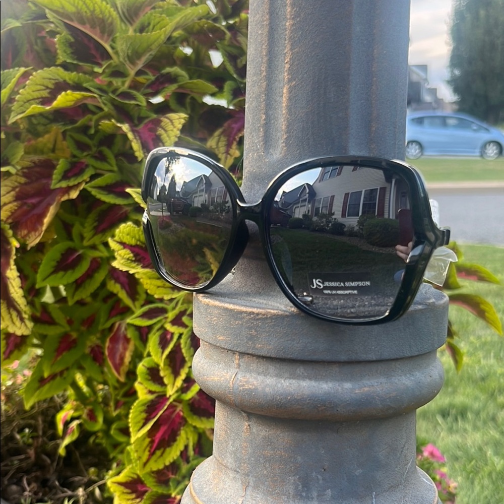 Jessica Simpson Black Sunglasses